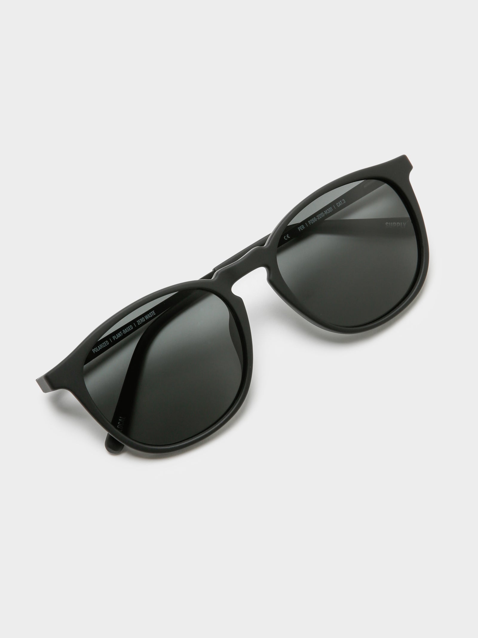 Per Sunglasses in Black & Grey