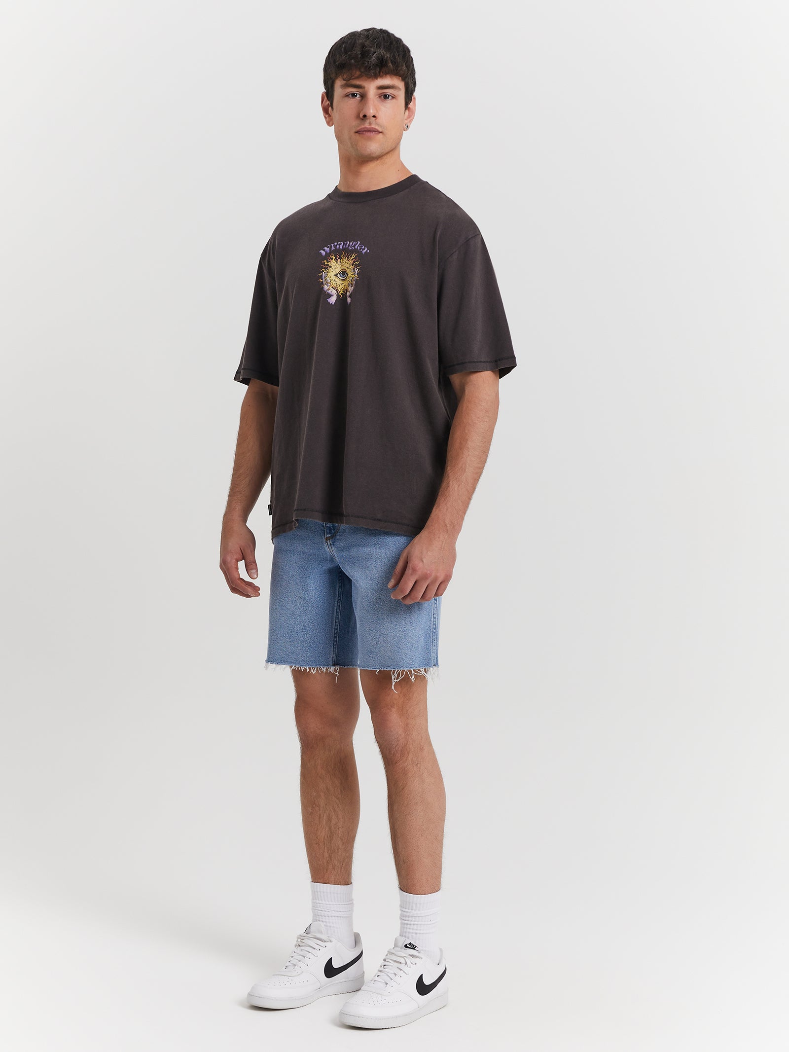 Sun Orb Slacker T-Shirt in Washed Black