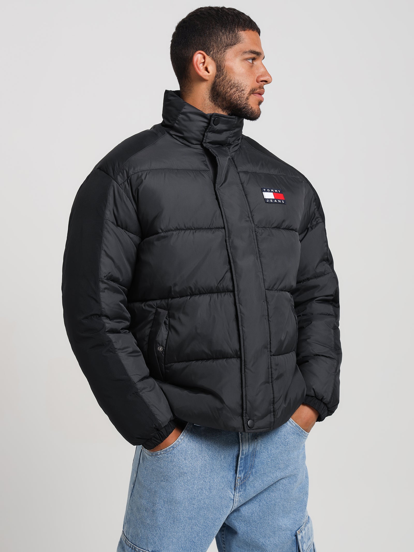 Tonal Badge Puffer Jacket in Black