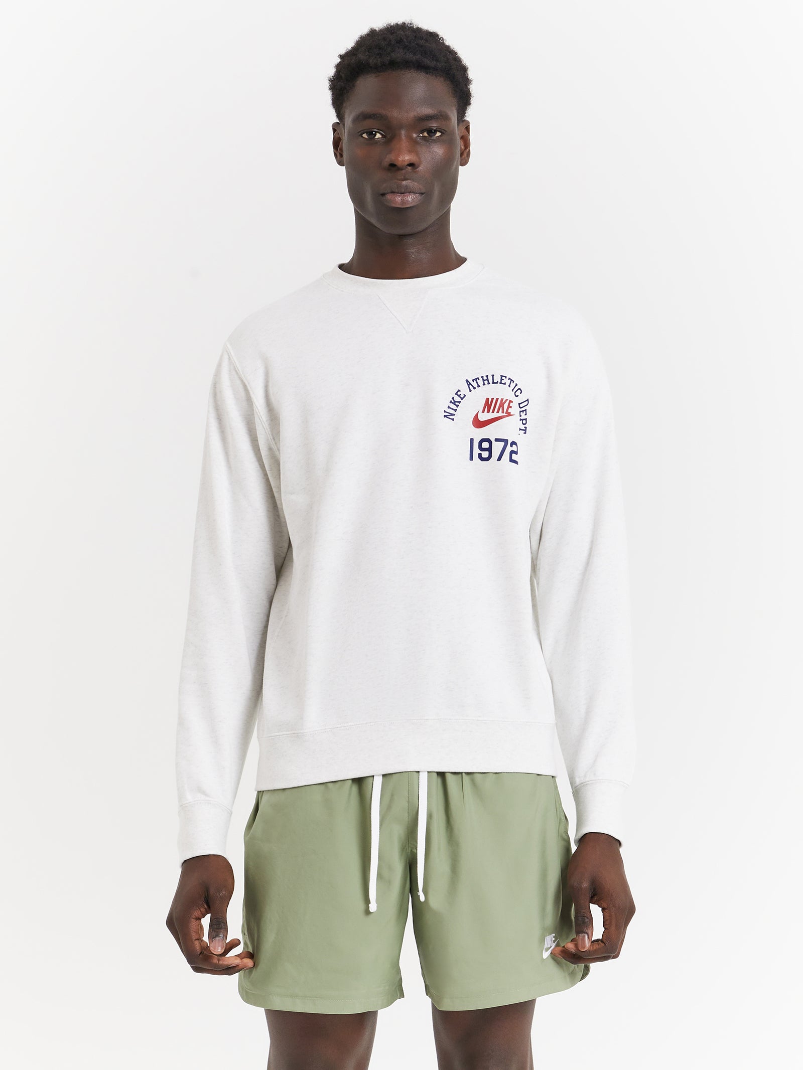 Sportswear Club Fleece Crewneck in Birch Heather & Gym Red