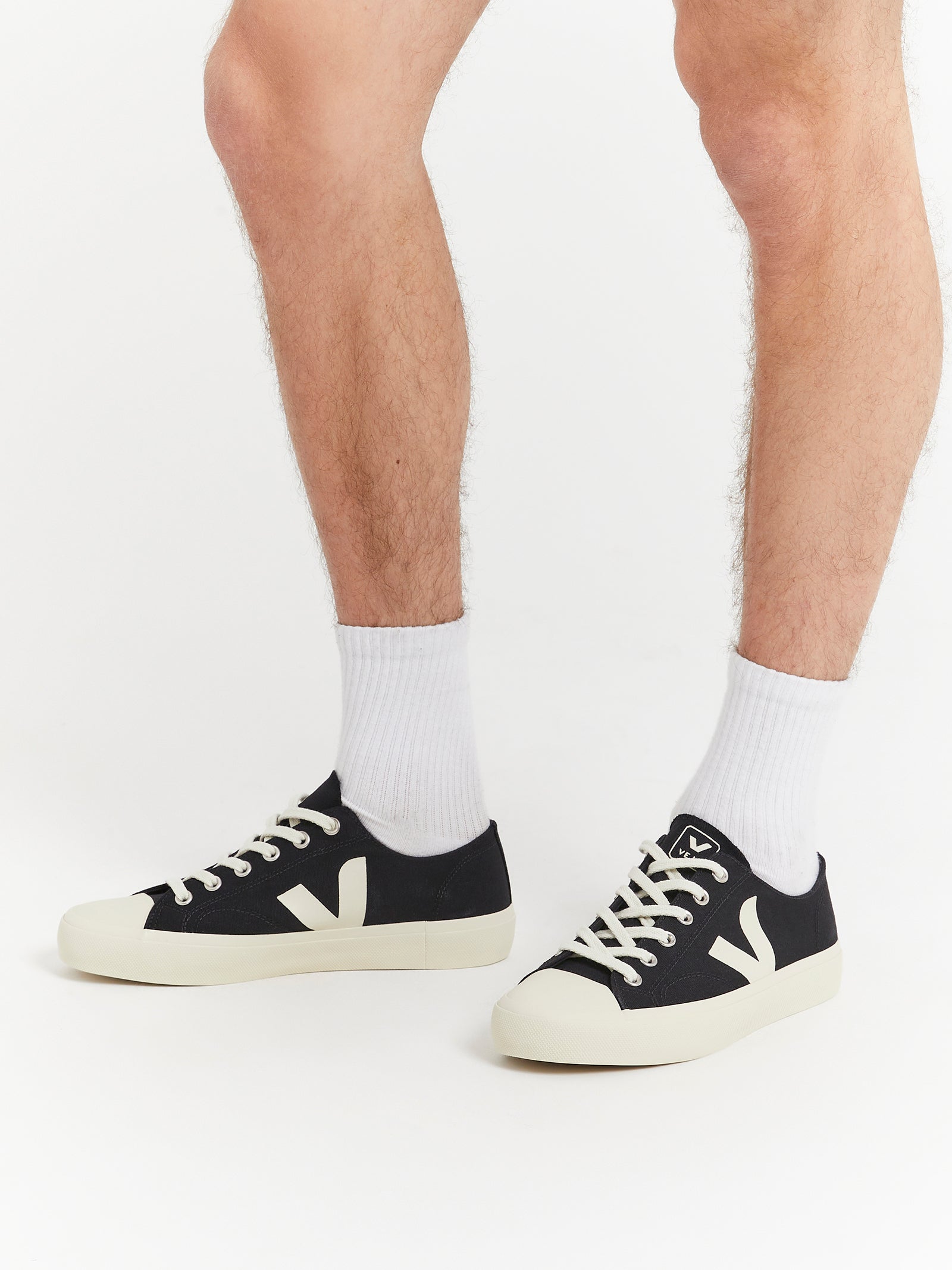 Mens Wata II Low Sneakers in Black & White