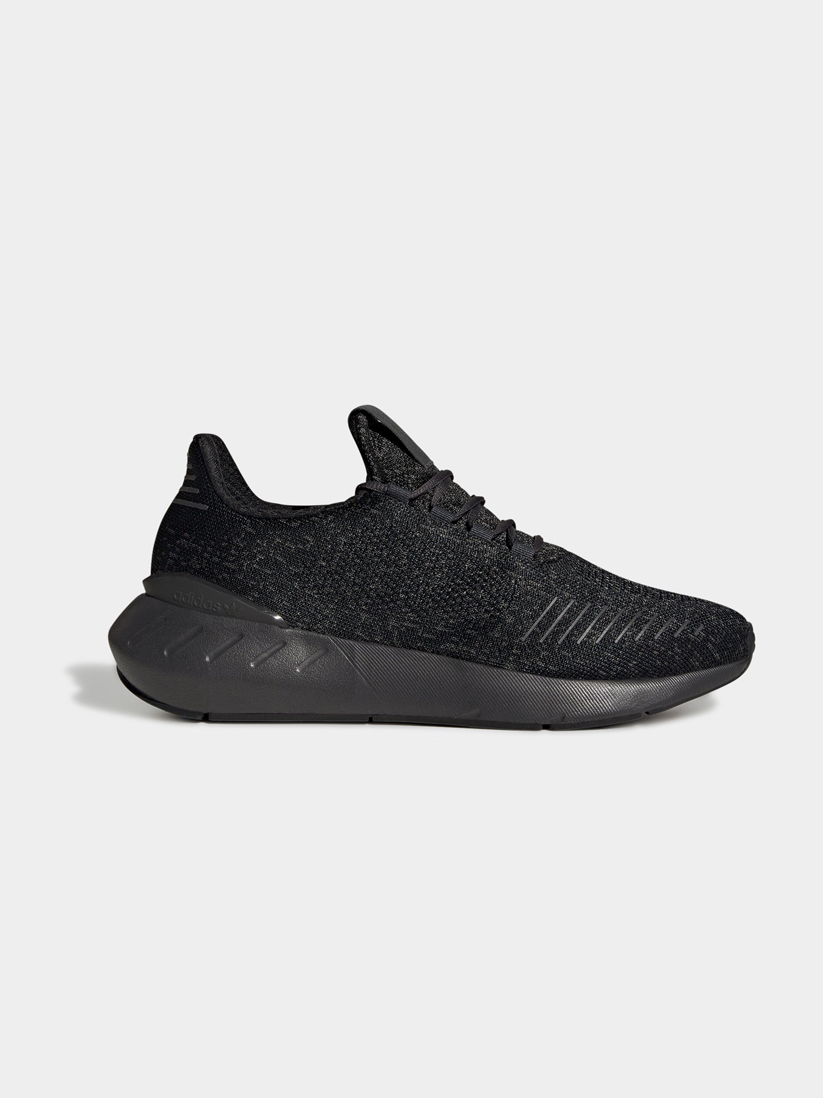 Unisex Swift Run 22 Sneakers in Black