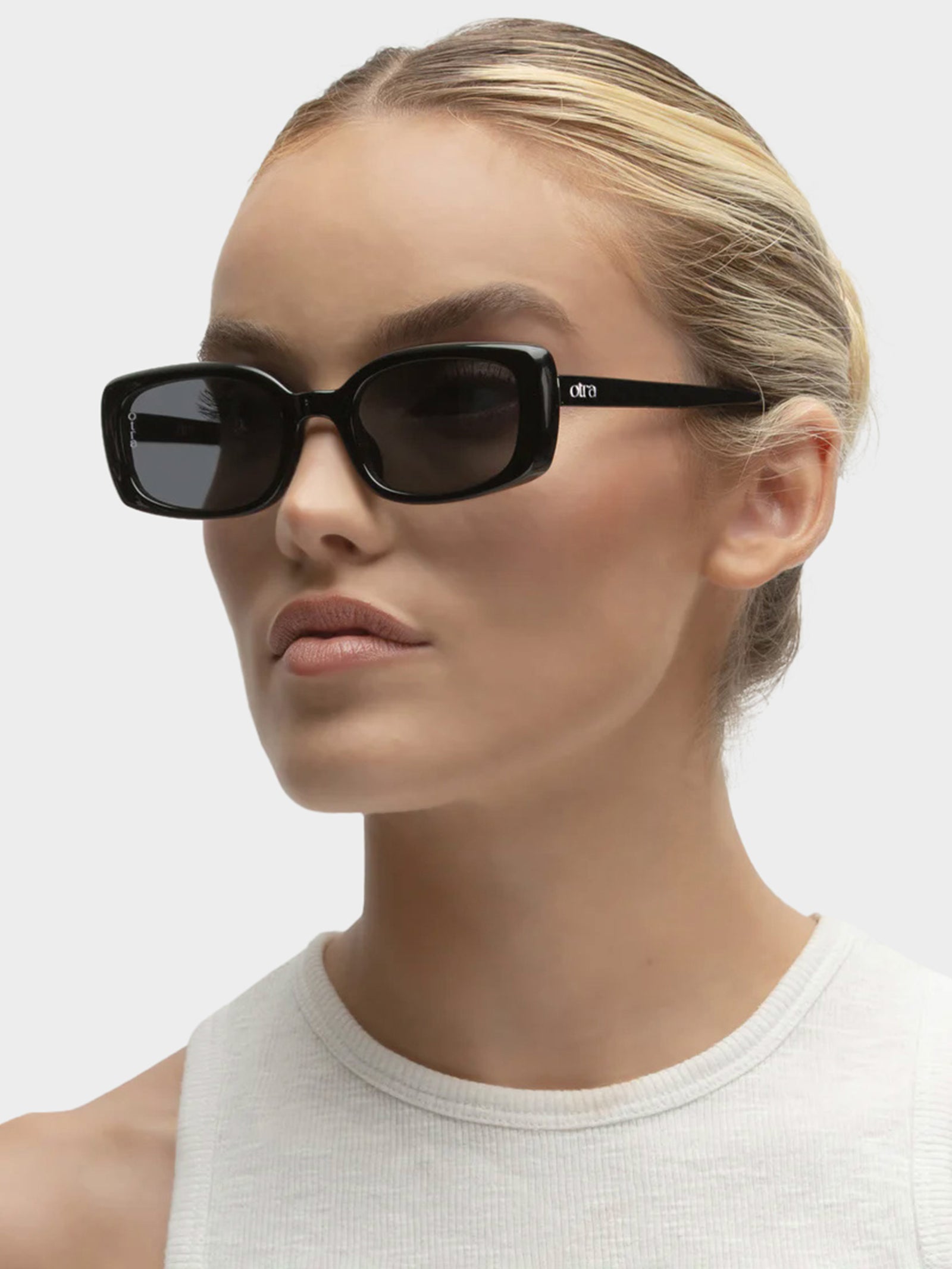 Daisy Sunglasses in Black Smoke