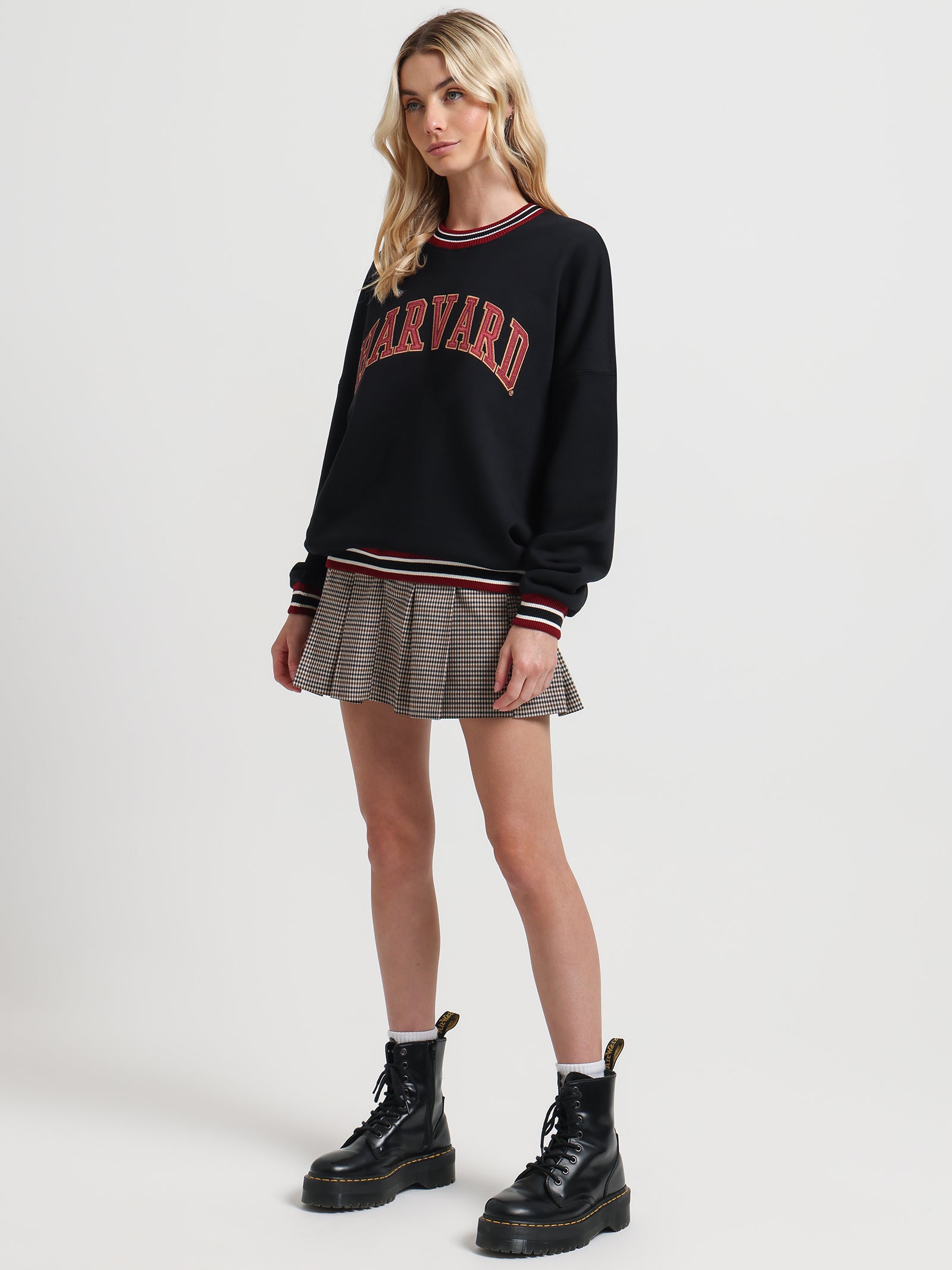 Harvard Trim Crew Neck Sweater in Black