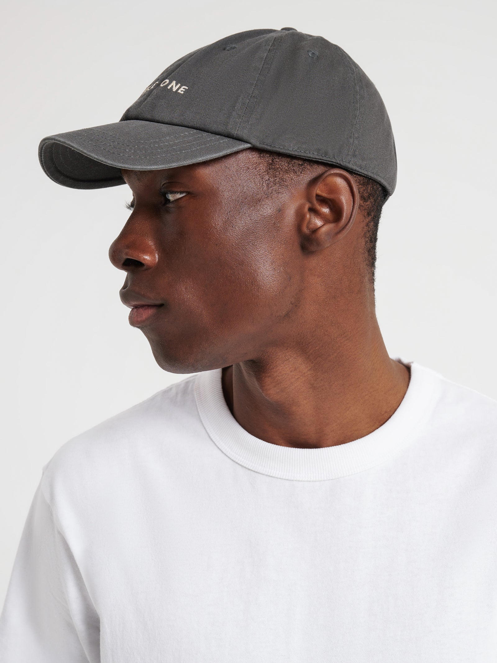 Classic Logo Cap in Coal