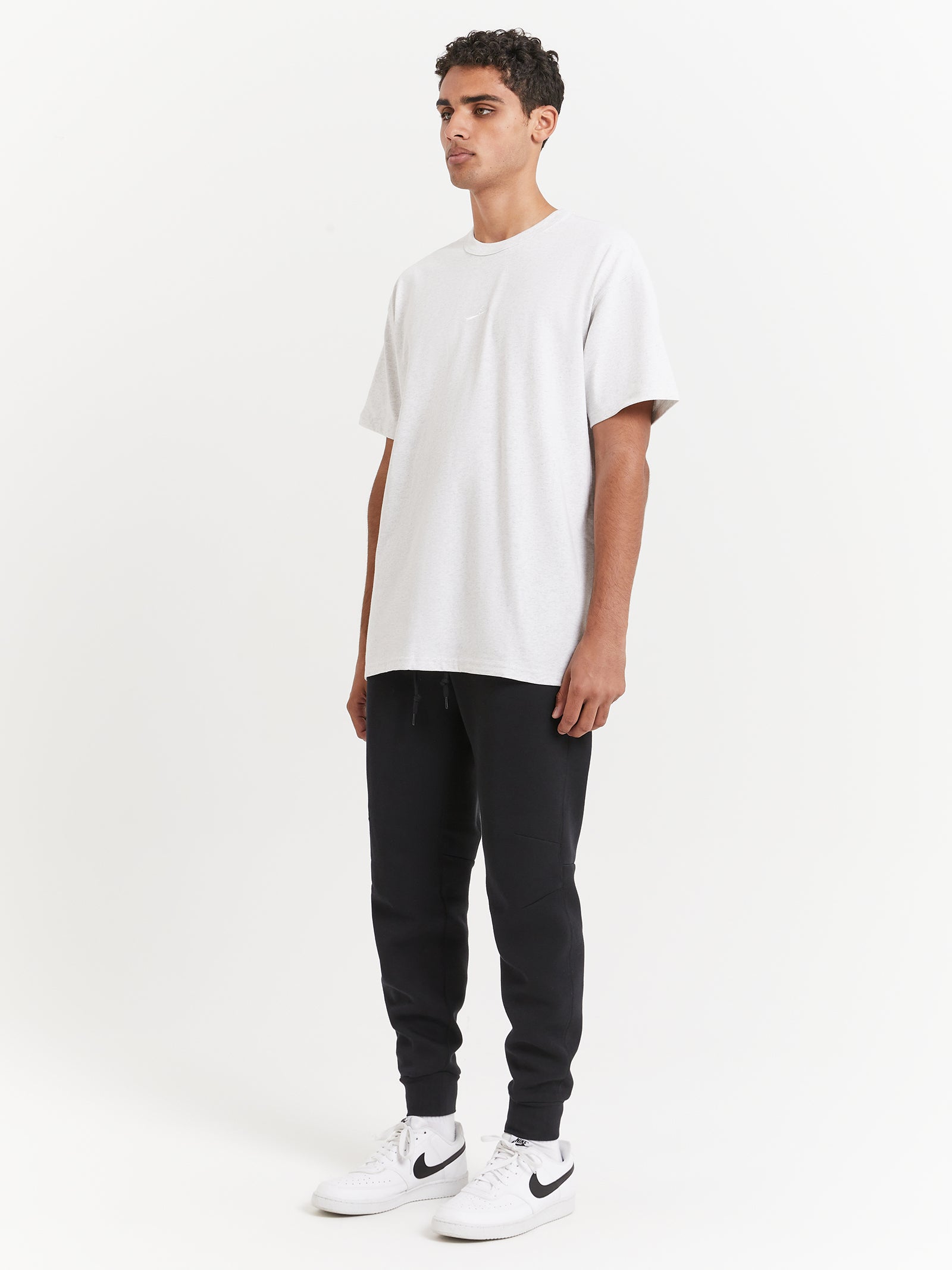 Sportswear Premium Essentials T-Shirt in Birch Heather