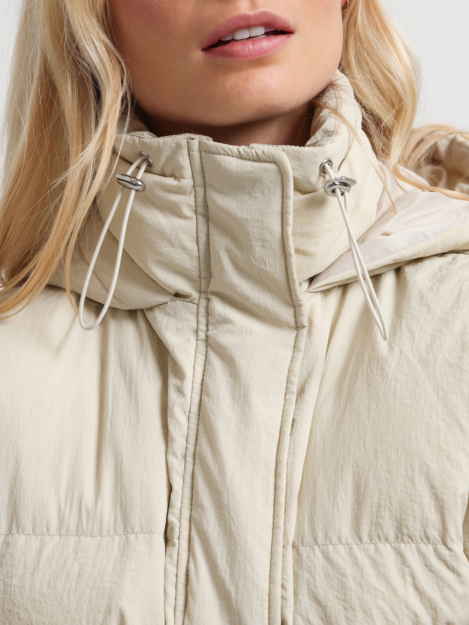 Isola Puffer Vest in Bone