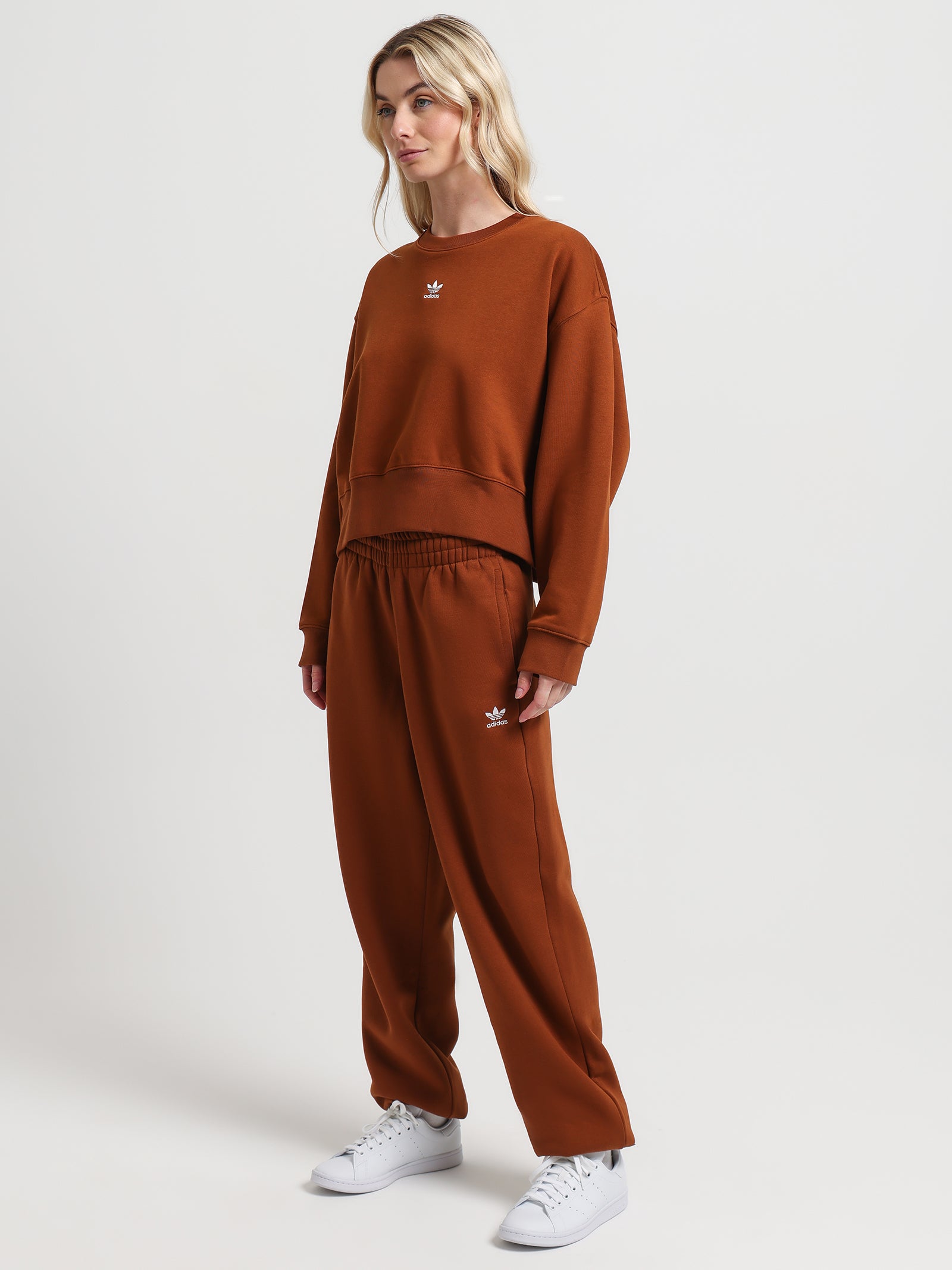 Adicolor Essentials Sweatshirt in Dust Rust