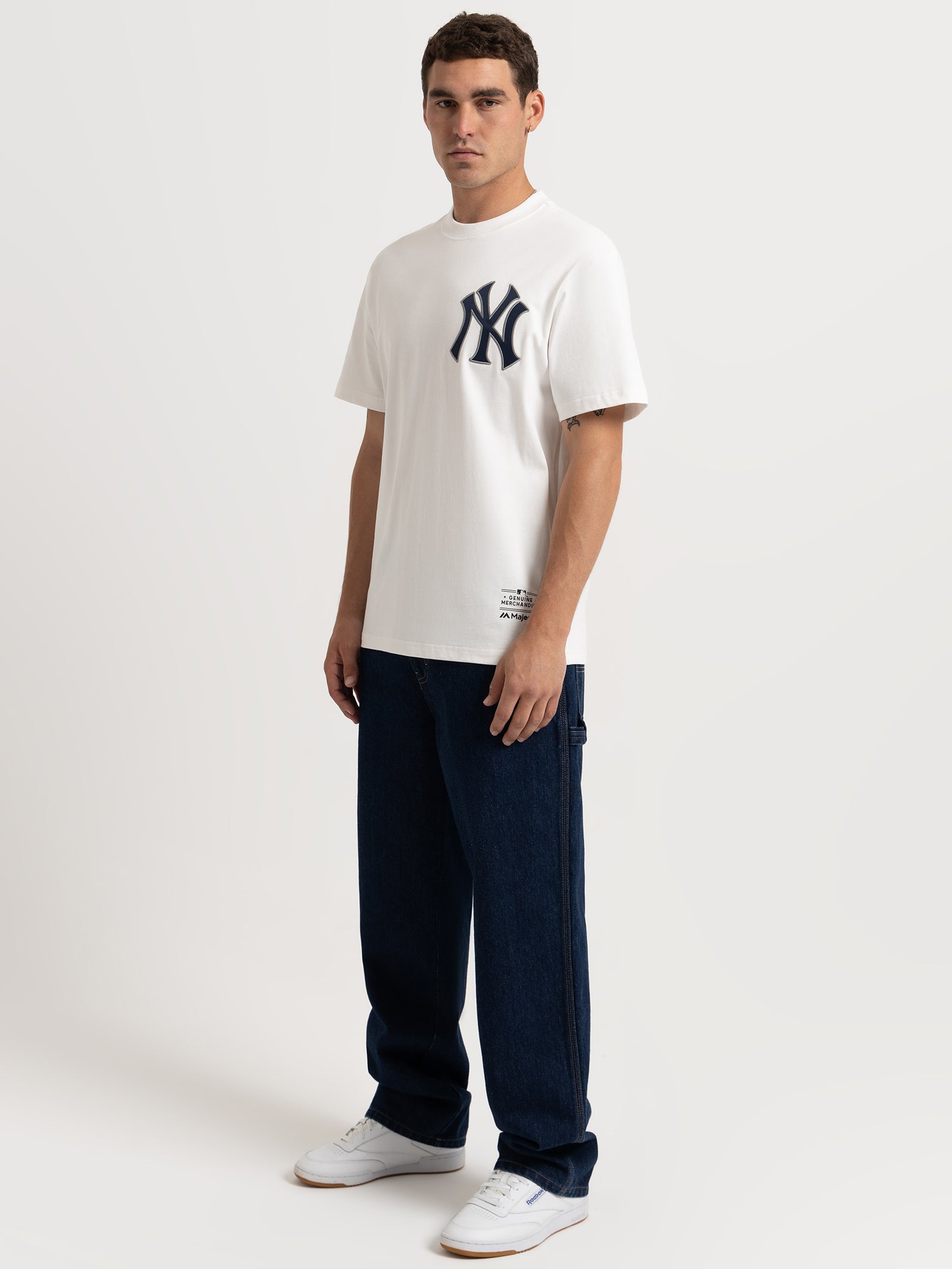 NY Yankees Team Crest T-Shirt in Vintage White