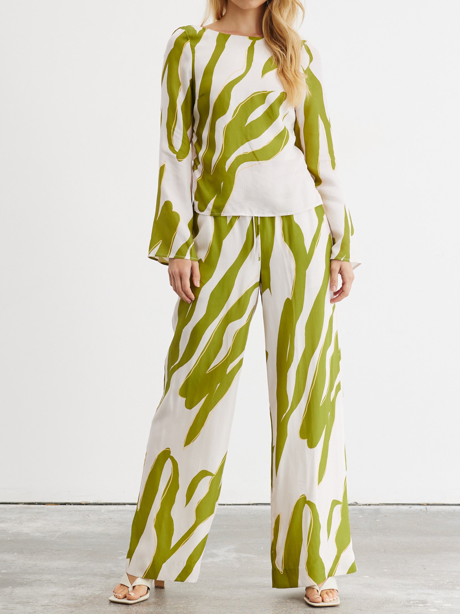 Motion Pants in Chalk White & Olive Green Print