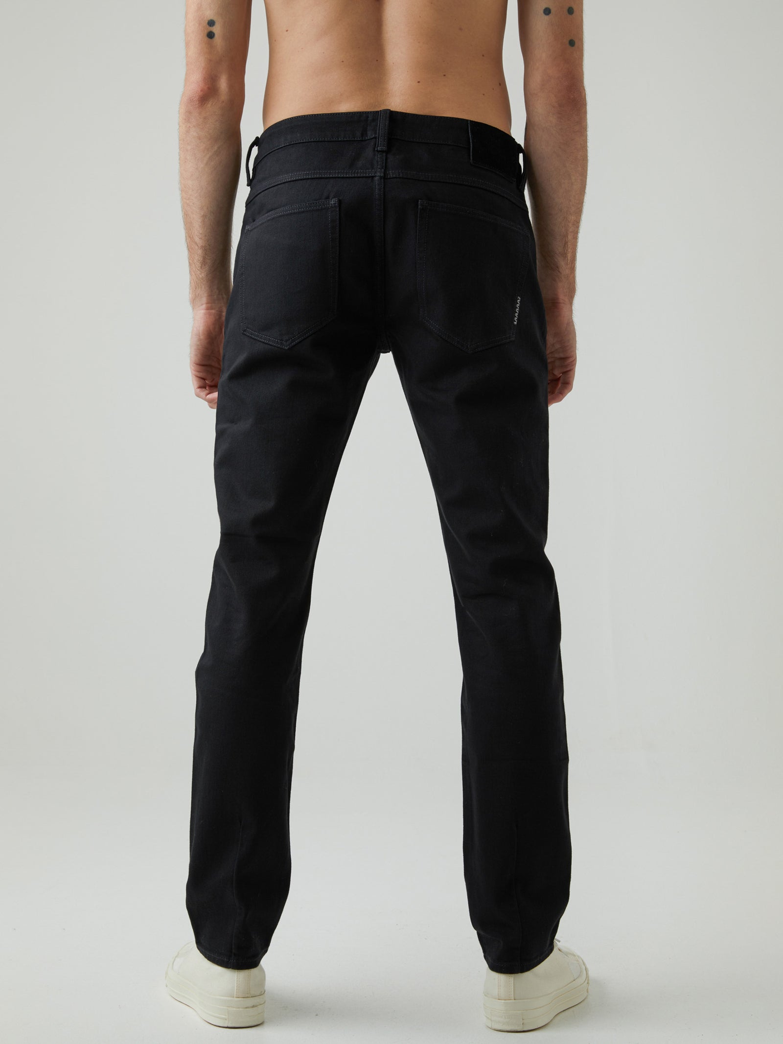 Lou Slim Jeans in Forever Black