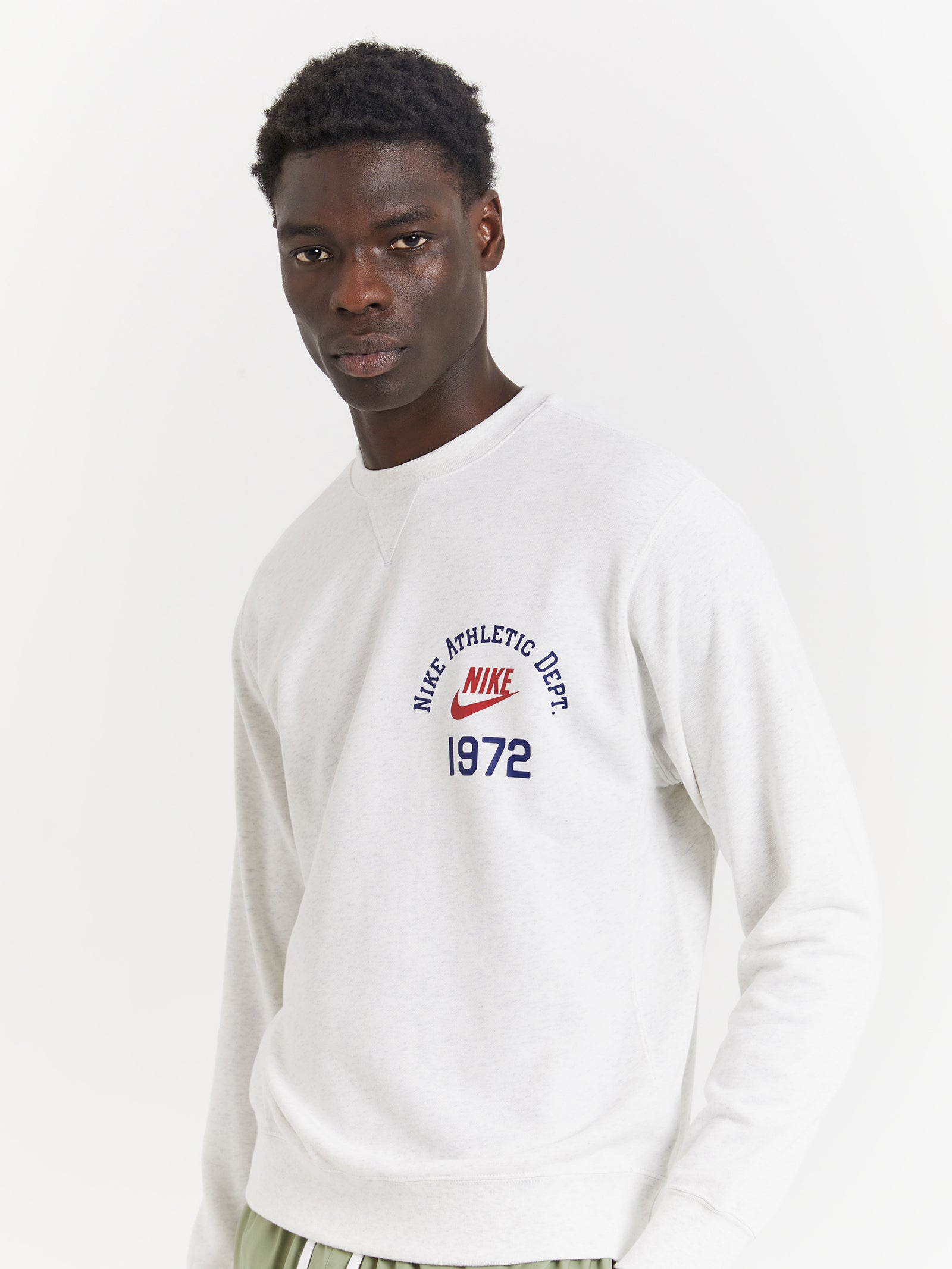 Sportswear Club Fleece Crewneck in Birch Heather & Gym Red