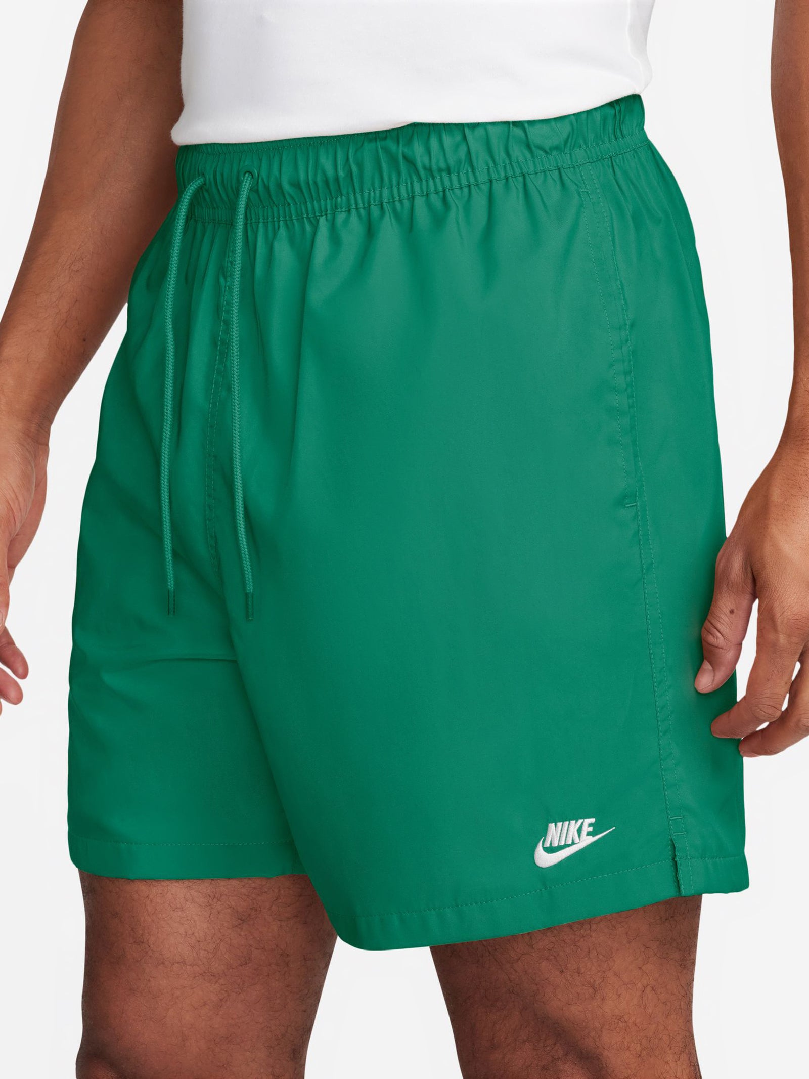 Club Flow Shorts in Malachite & White