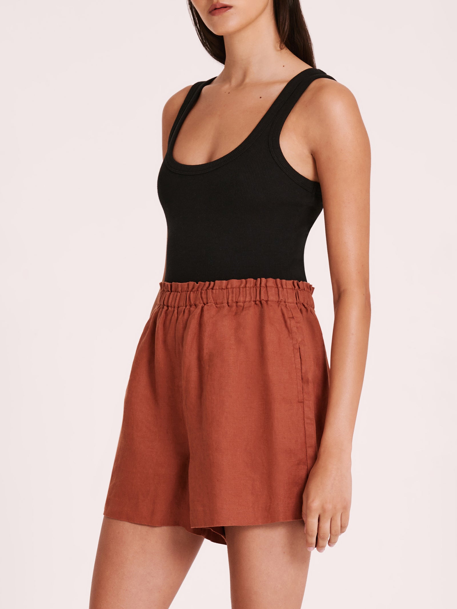 Amani Linen Shorts in Amber