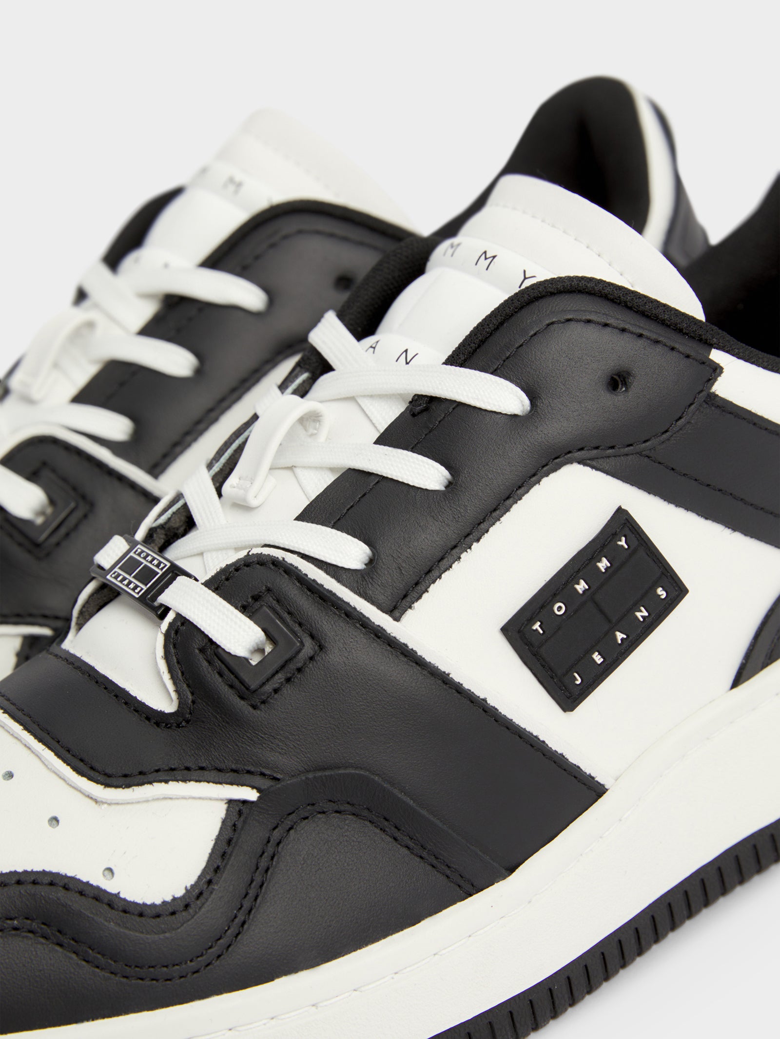 Mens Leather Basketball Trainers in Black & White