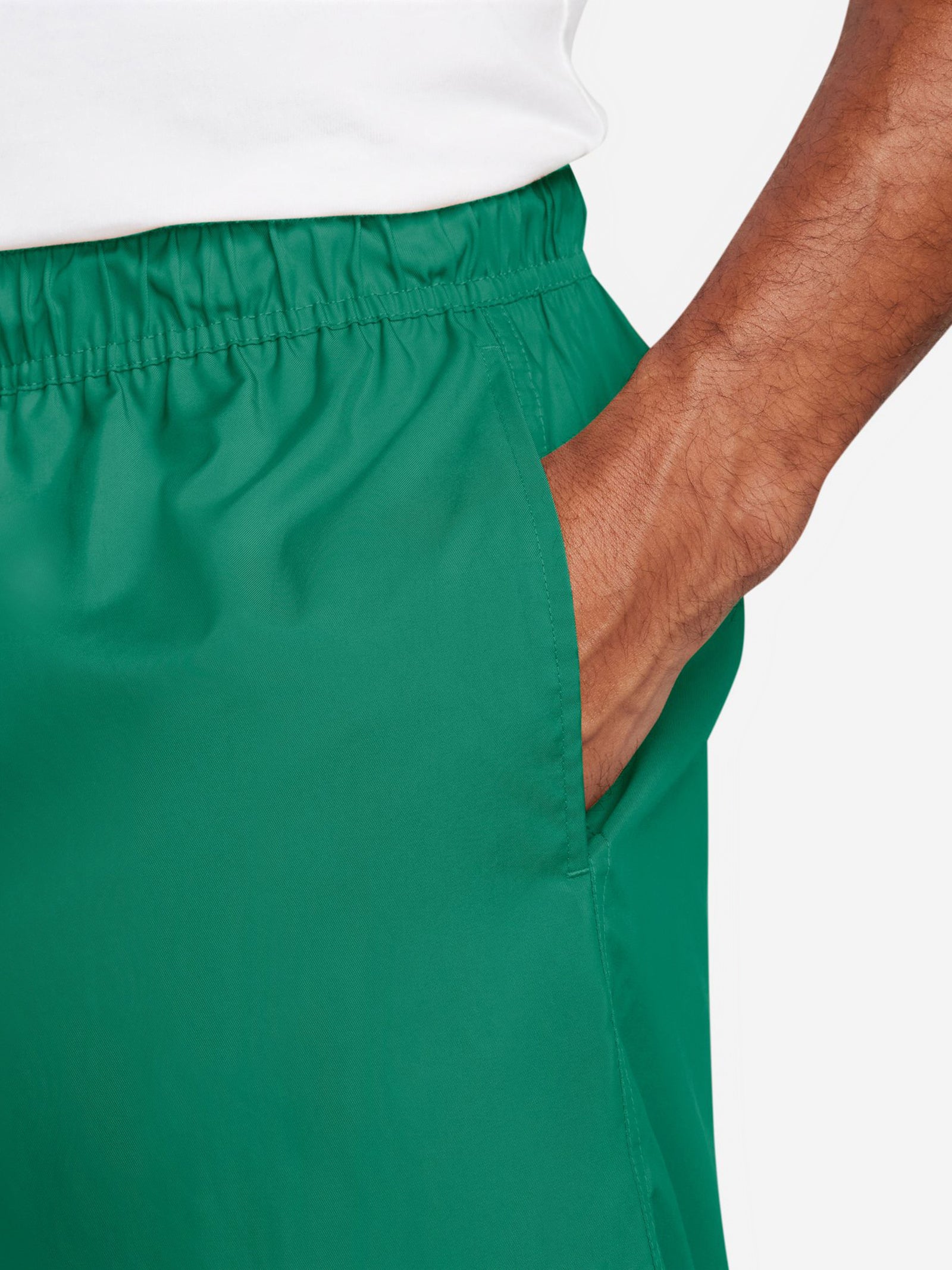 Club Flow Shorts in Malachite & White