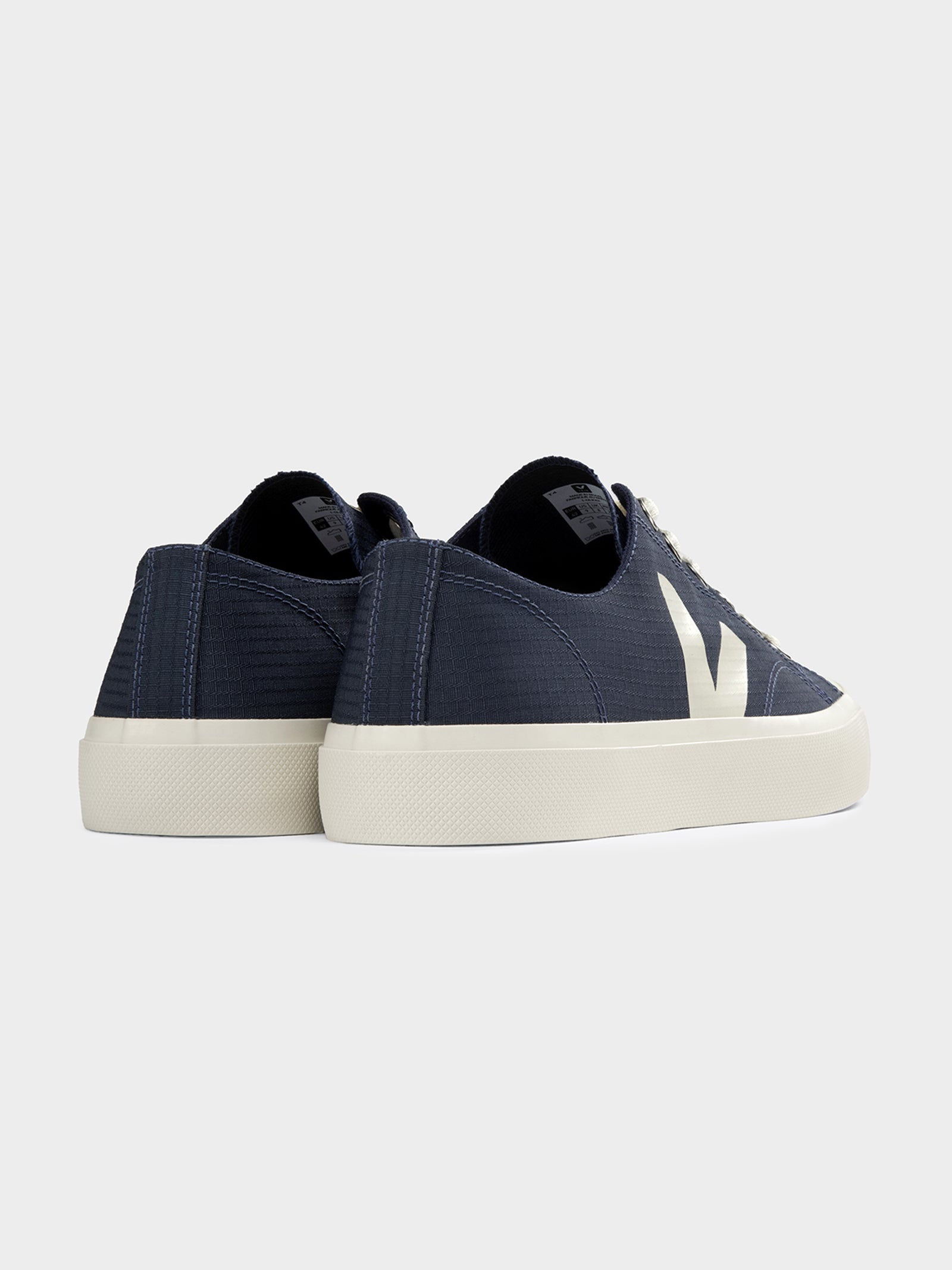 Mens Wata II Low Sneakers in Navy & White