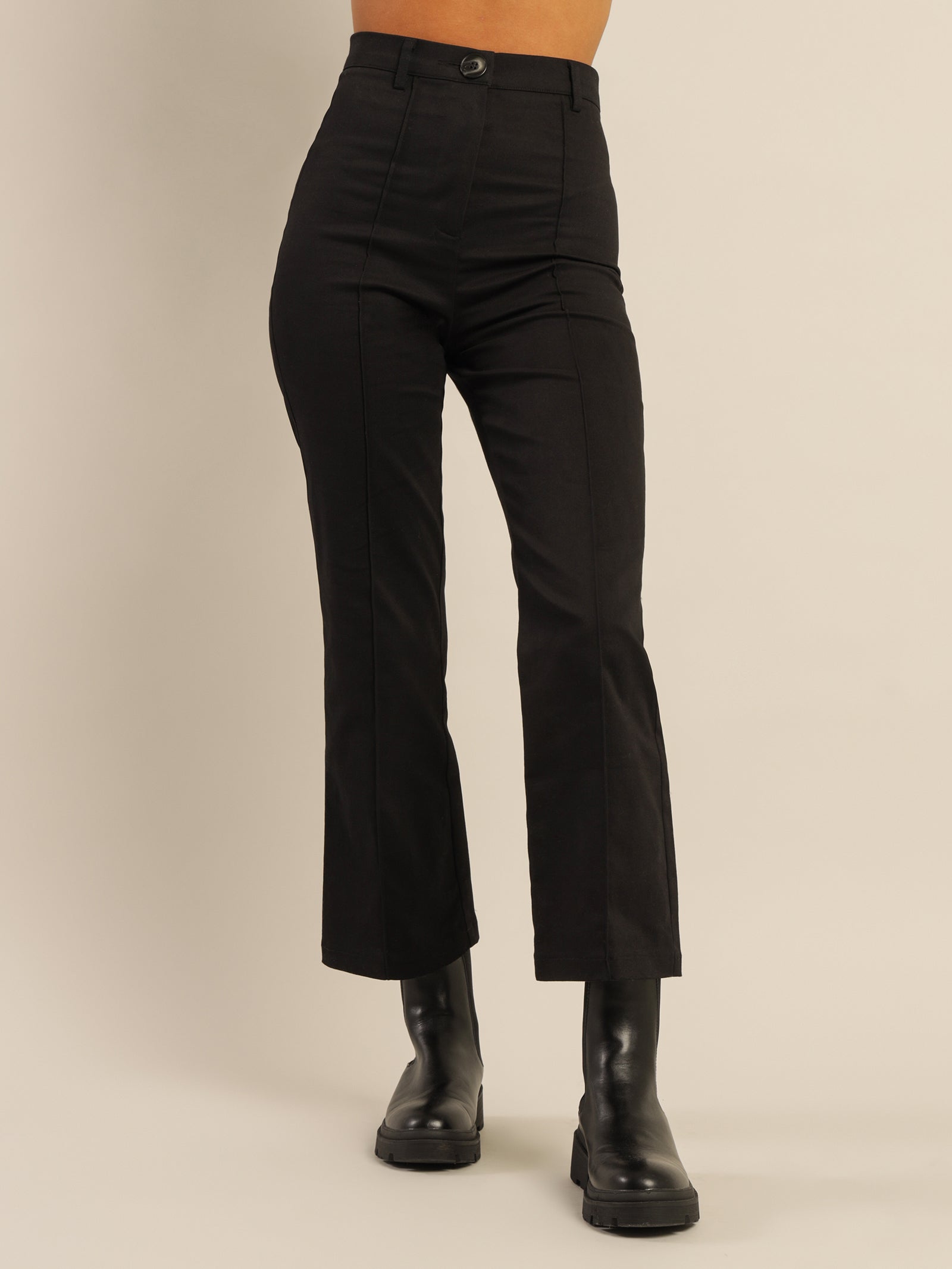 Kim Stretch Pants in Black