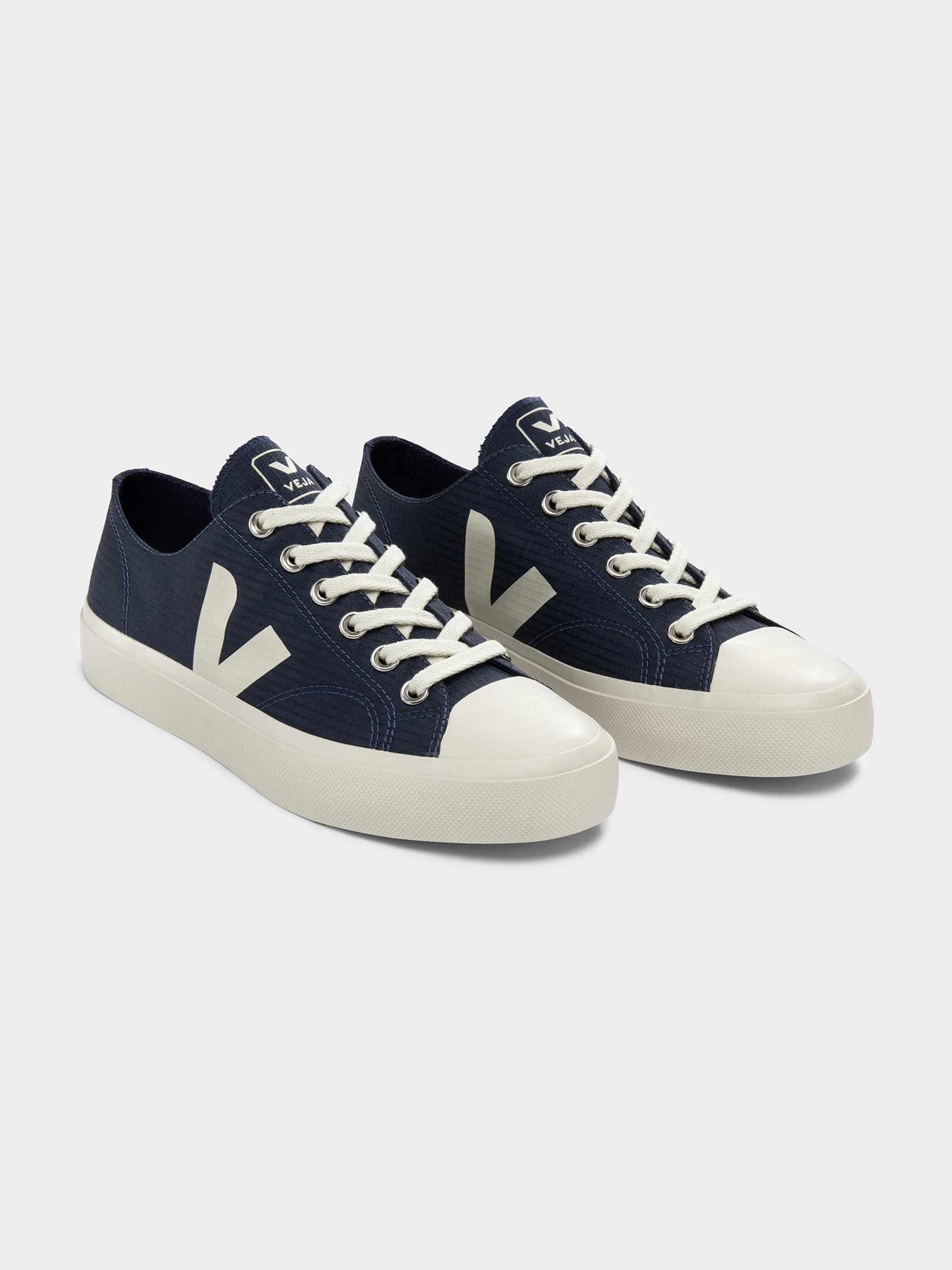 Mens Wata II Low Sneakers in Navy & White