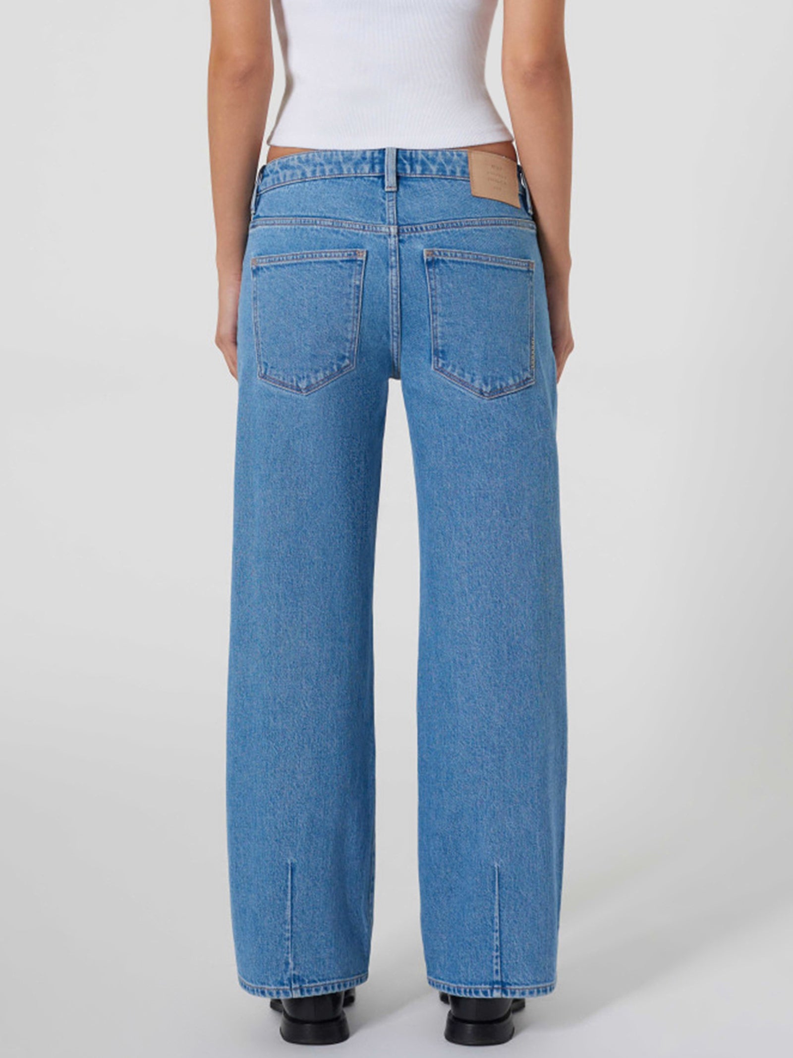 Daria Boyfriend Jeans in Memoir Mid Vintage Indigo