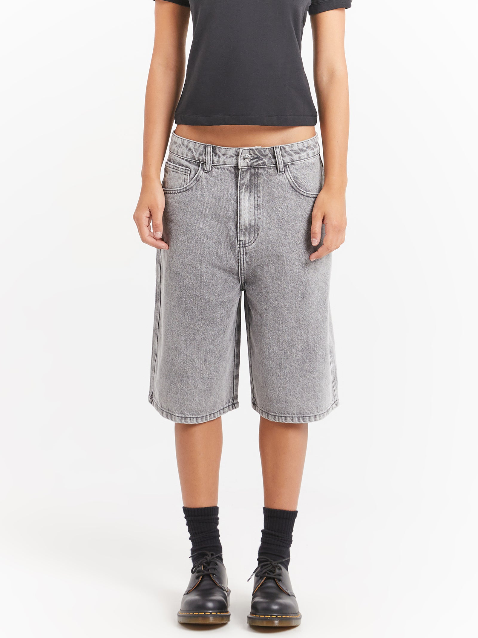 Mills Baggy Shorts in Washed Grey