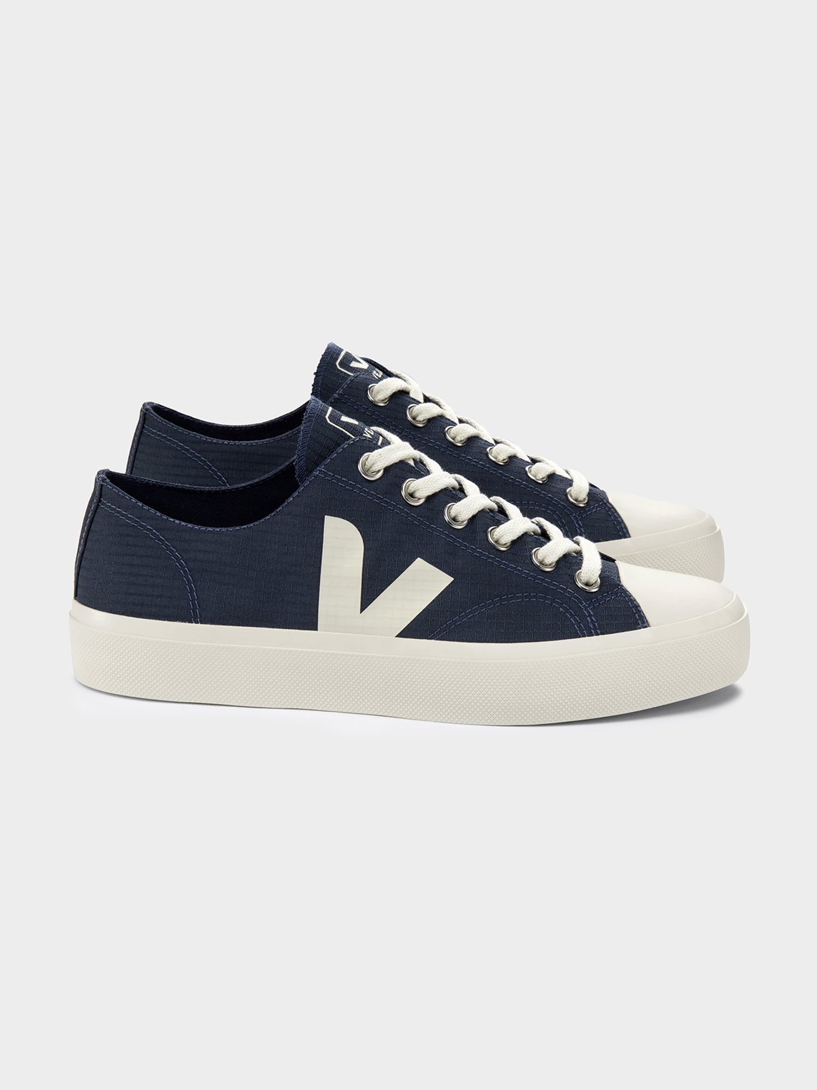 Mens Wata II Low Sneakers in Navy & White