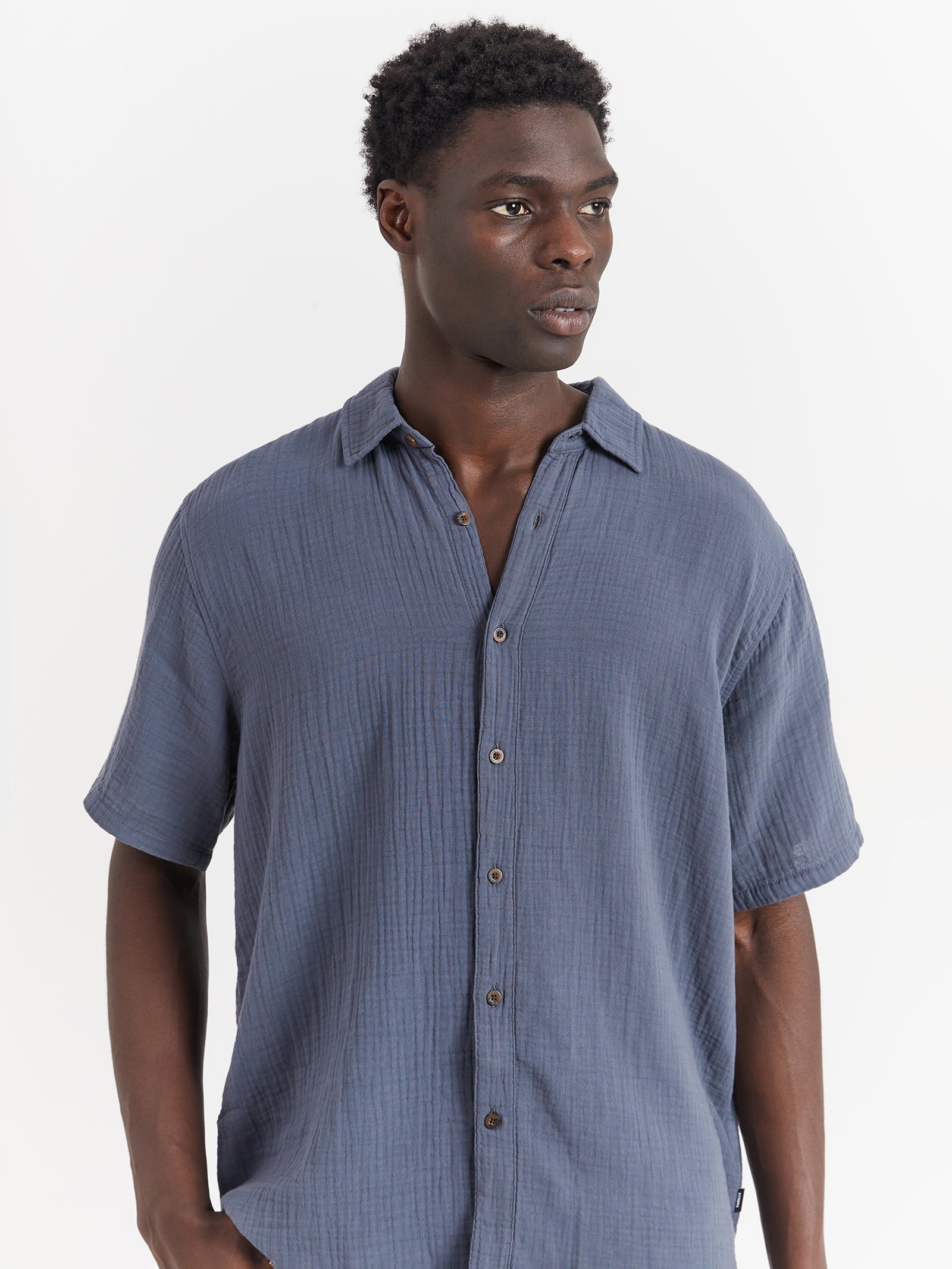 Minimal Seersucker Short Sleeve Shirt in Dark Slate Grey