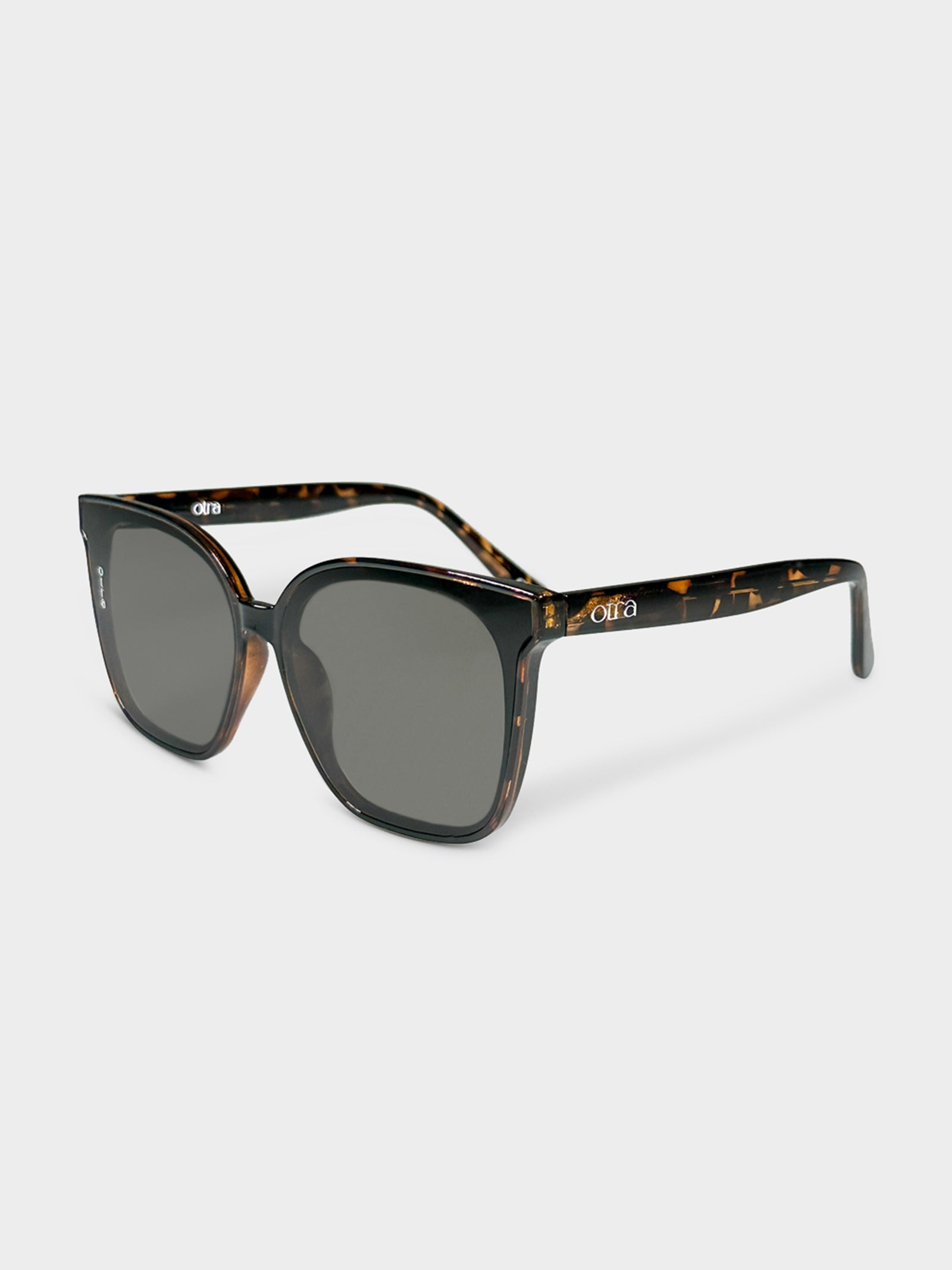 Betty Sunglasses in Tortoiseshell & Smoke